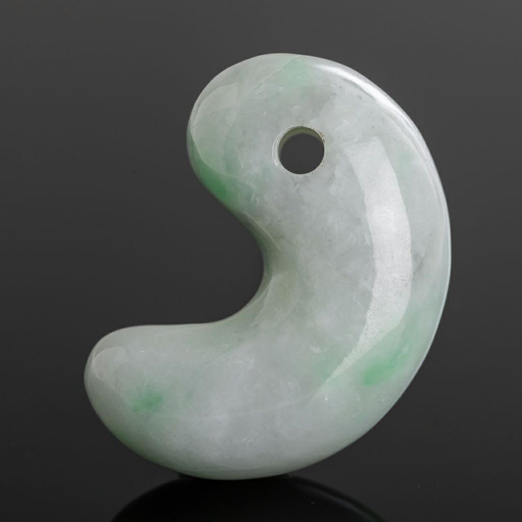 プレミアム・透明感良し・艶美麗】（プレミアム淡緑色ヒスイ）糸魚川