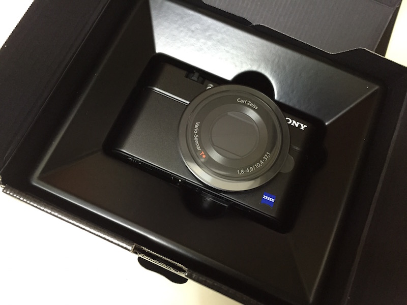 レビュー] 不朽の名機 SONY DSC-RX100を徹底レビュー [開封編