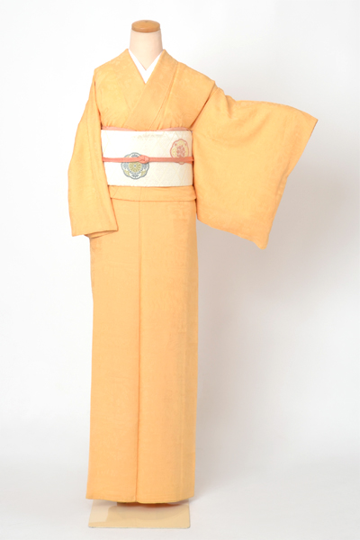 色無地(山吹色地の霞に牛車地紋)｜着物レンタルあき (来店着付け無料