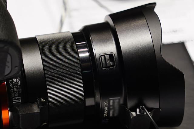 ソニーストアで、単焦点レンズ 「SEL28F20」とコンバーターレンズ2つを