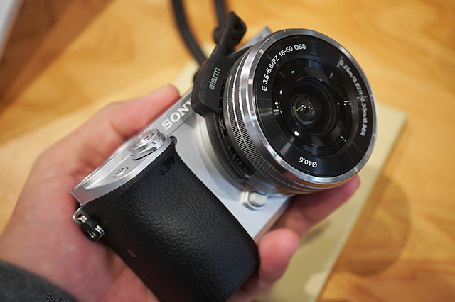 APS-Cミラーレス一眼カメラ「α6400」をソニーストアで触ってきた
