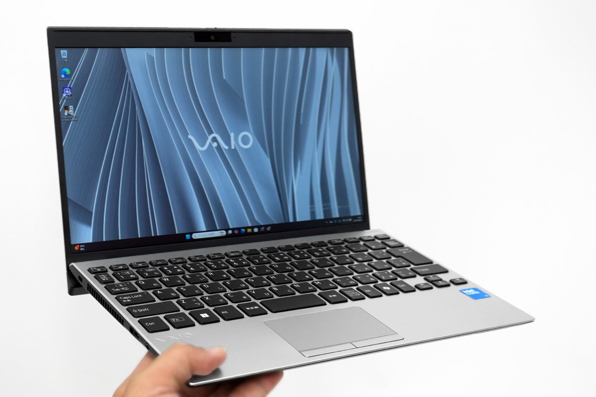 2年ぶりに登場した小型モバイルPC「VAIO SX12」2025年実機レビュー