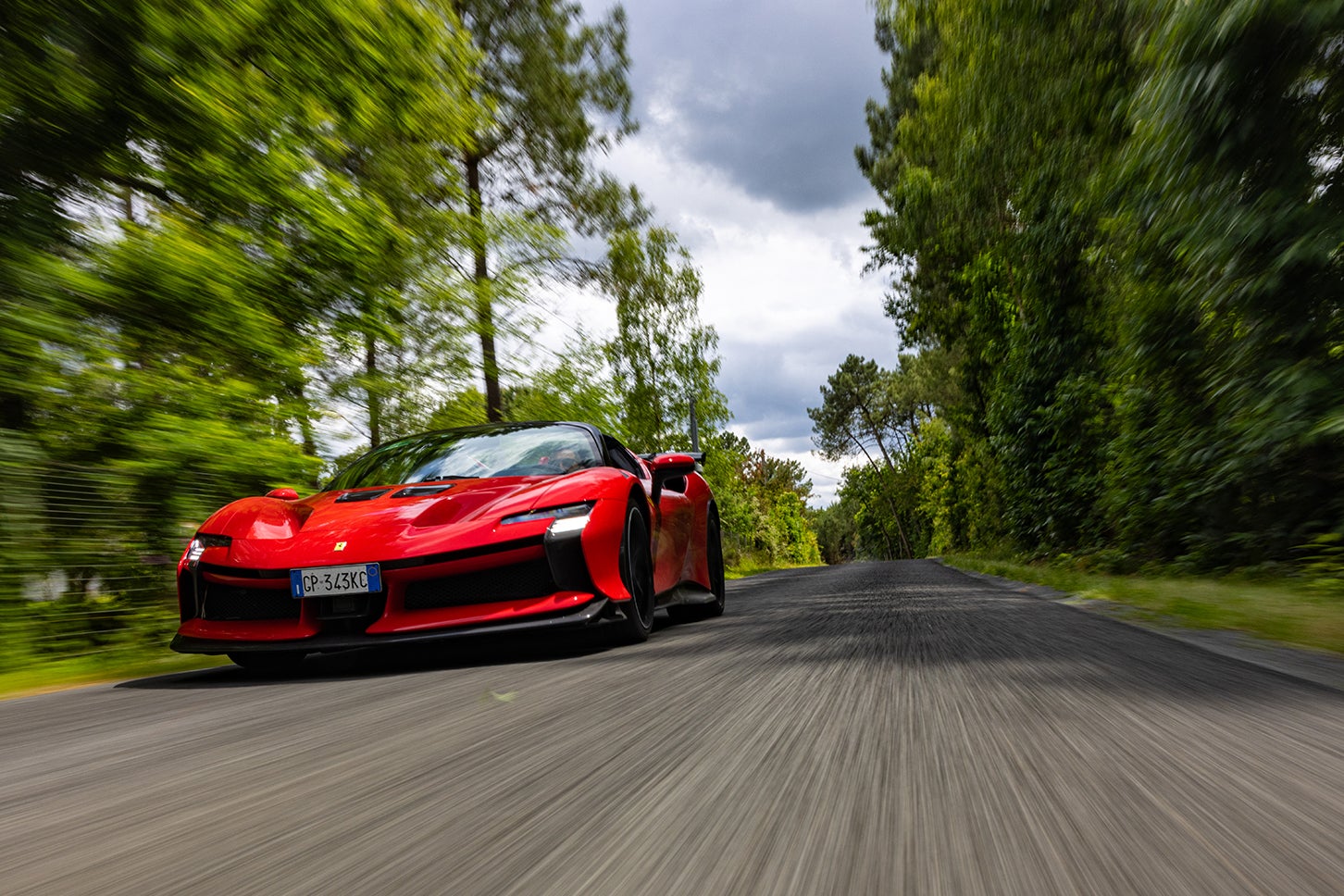 なんてフェラーリだ！ 全世界599台限定「SF90XX スパイダー」に驚愕