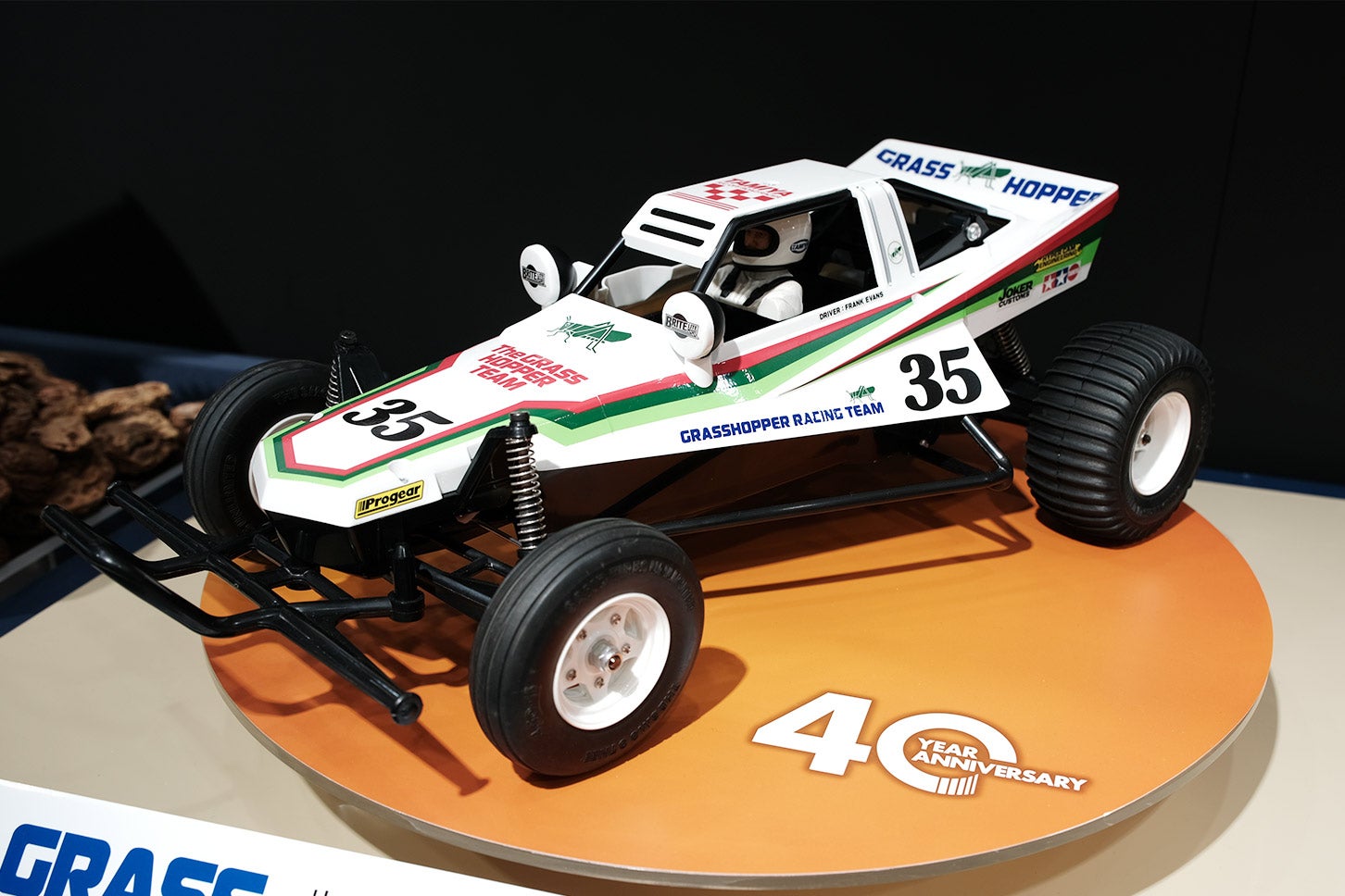 RCバギー「グラスホッパー」が誕生40周年記念で“トミカ”&“ミニ四駆”化