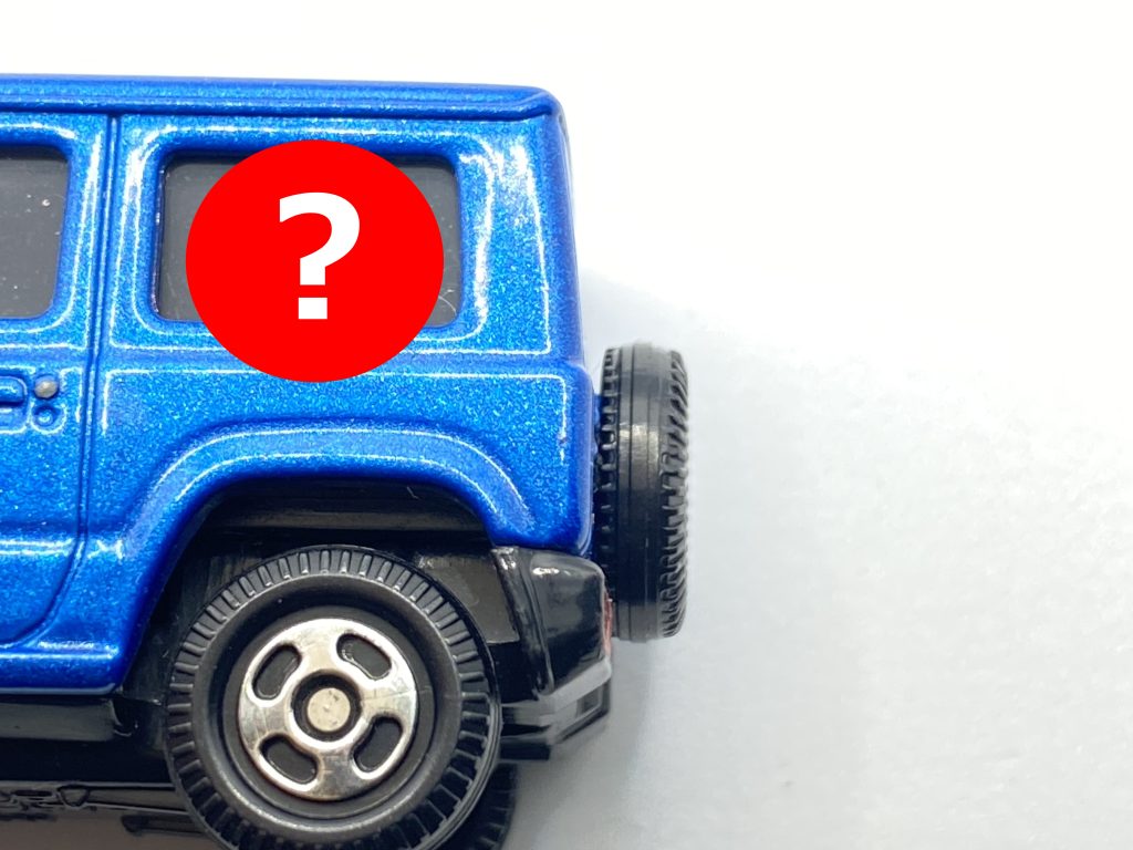 こんなことってあるの？ エラー品トミカの車内に謎の物体が！ | くるま