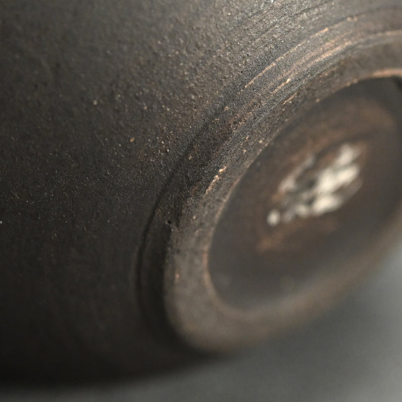 Black Vase ー北村純子 「花入」 / 北村純子 – Kura Monzen Gallery