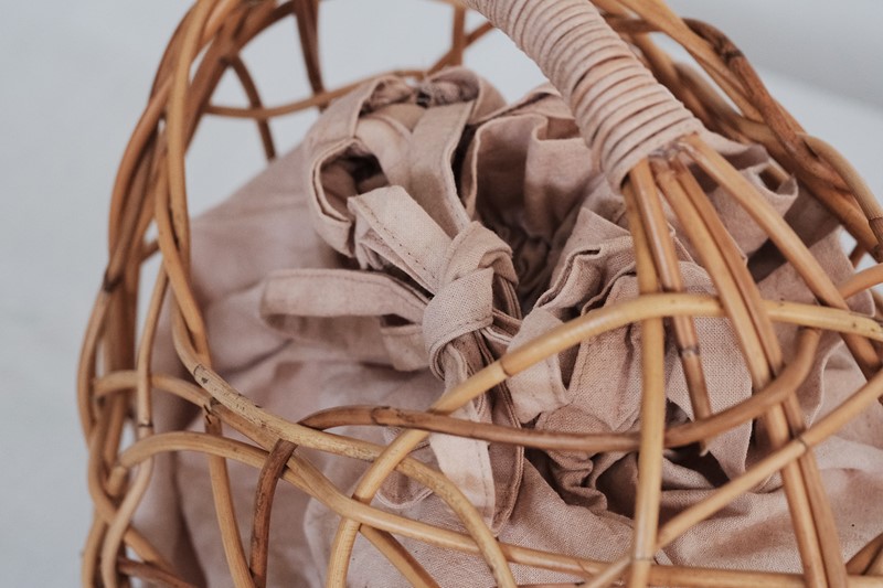 絶妙な編み上がり 「itashiori」の籠バッグやアクセサリー | 暮らしと