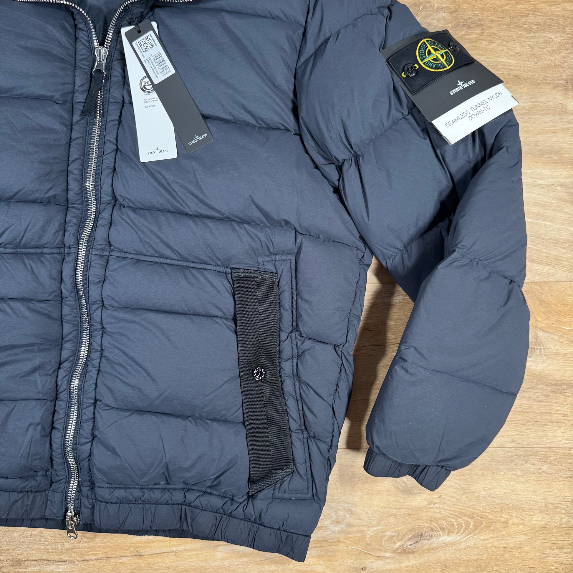 Stone Island Seamless Tunnel Nylon Down-TC Jacket in Navy – Label