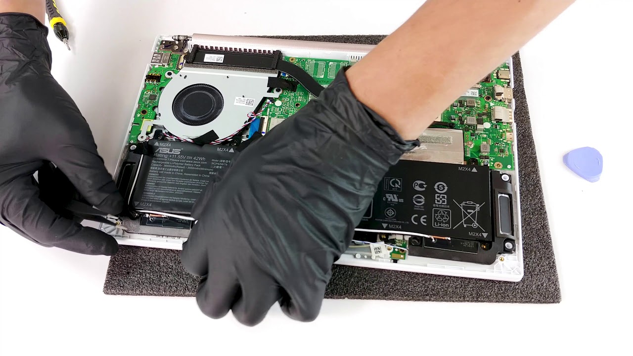 Inside ASUS VivoBook S13 S330 - disassembly and upgrade options