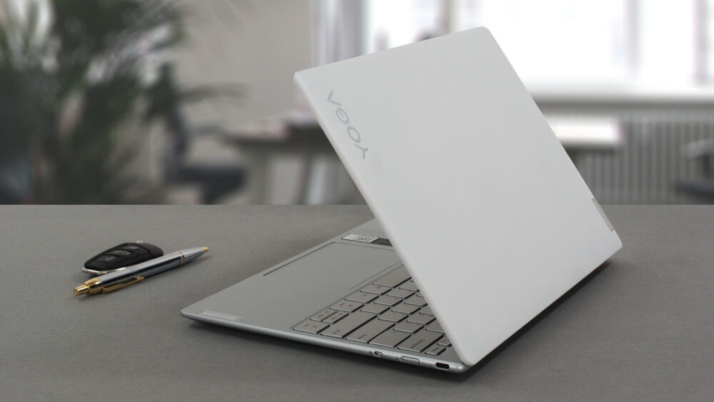 Lenovo Yoga Slim 7 Carbon（13インチ、2022年）レビュー