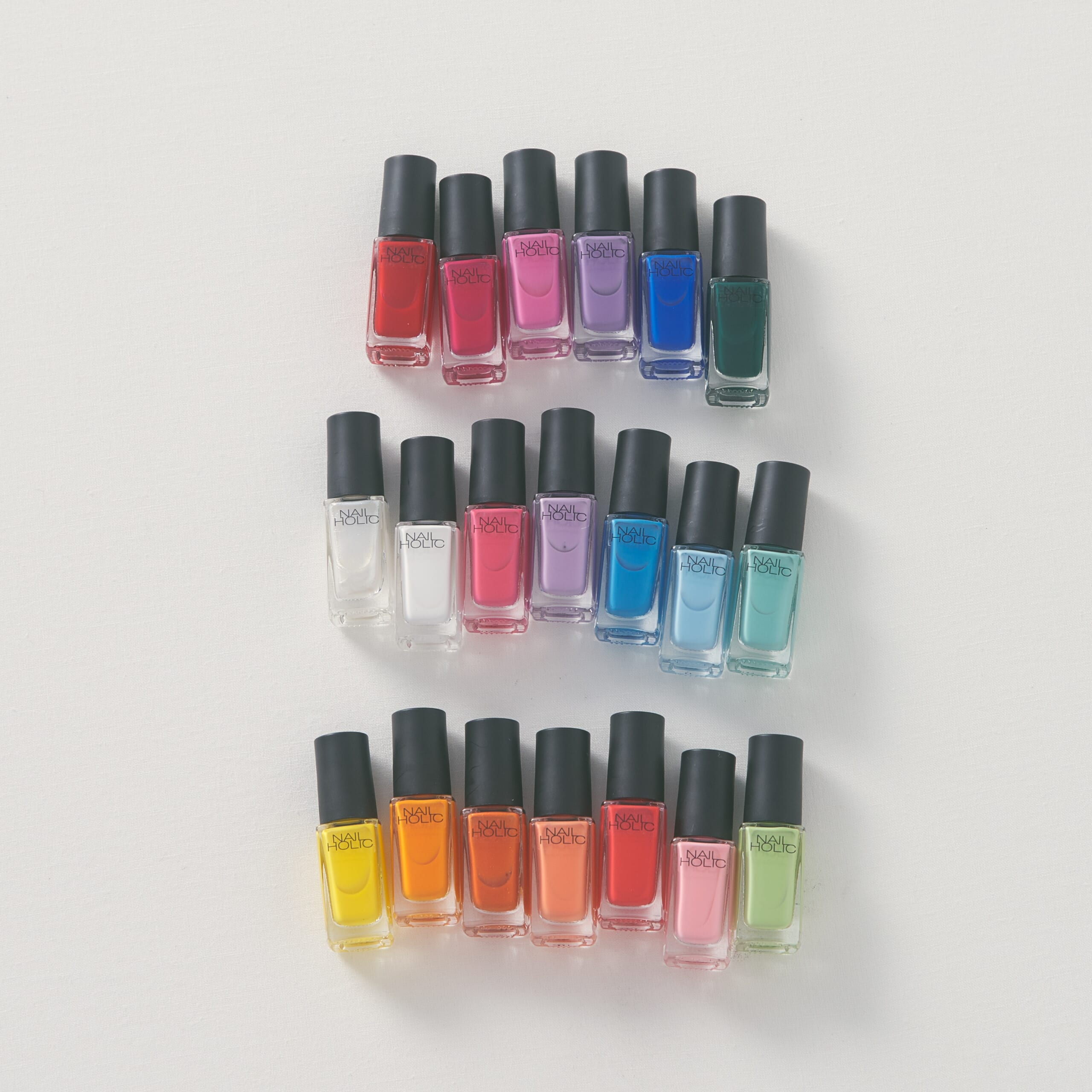 396！【ネイルホリック】全20色のポップな高彩度カラーは、シミや