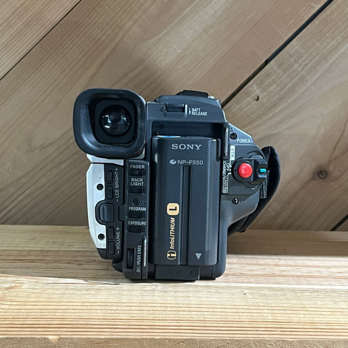 Sony DCR-TRV120 NTSC Digital8 Hi-8 Camcorder w/ 3.7–92.5mm Lens