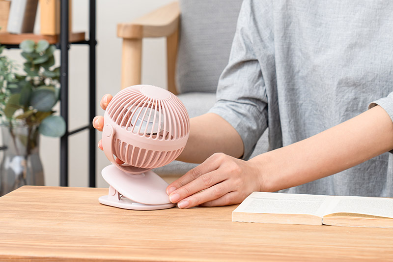 充電式ラウンドミニクリップファン LCAF013 | Life on Products(ライフ