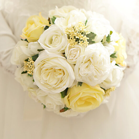 白×イエローのバラのラウンドブーケ【アーティフィシャルフラワー】A-026