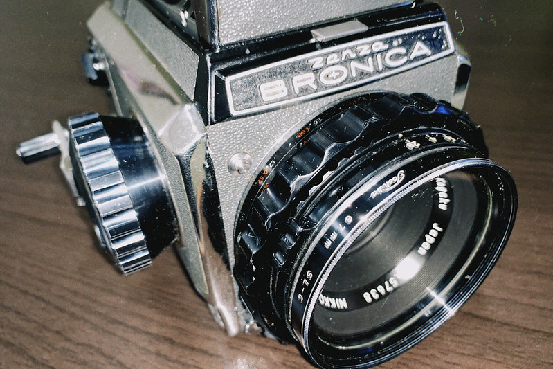 カス塗れのZenza BRONICA S2のスクリーン、モルト張り替えチャレンジ