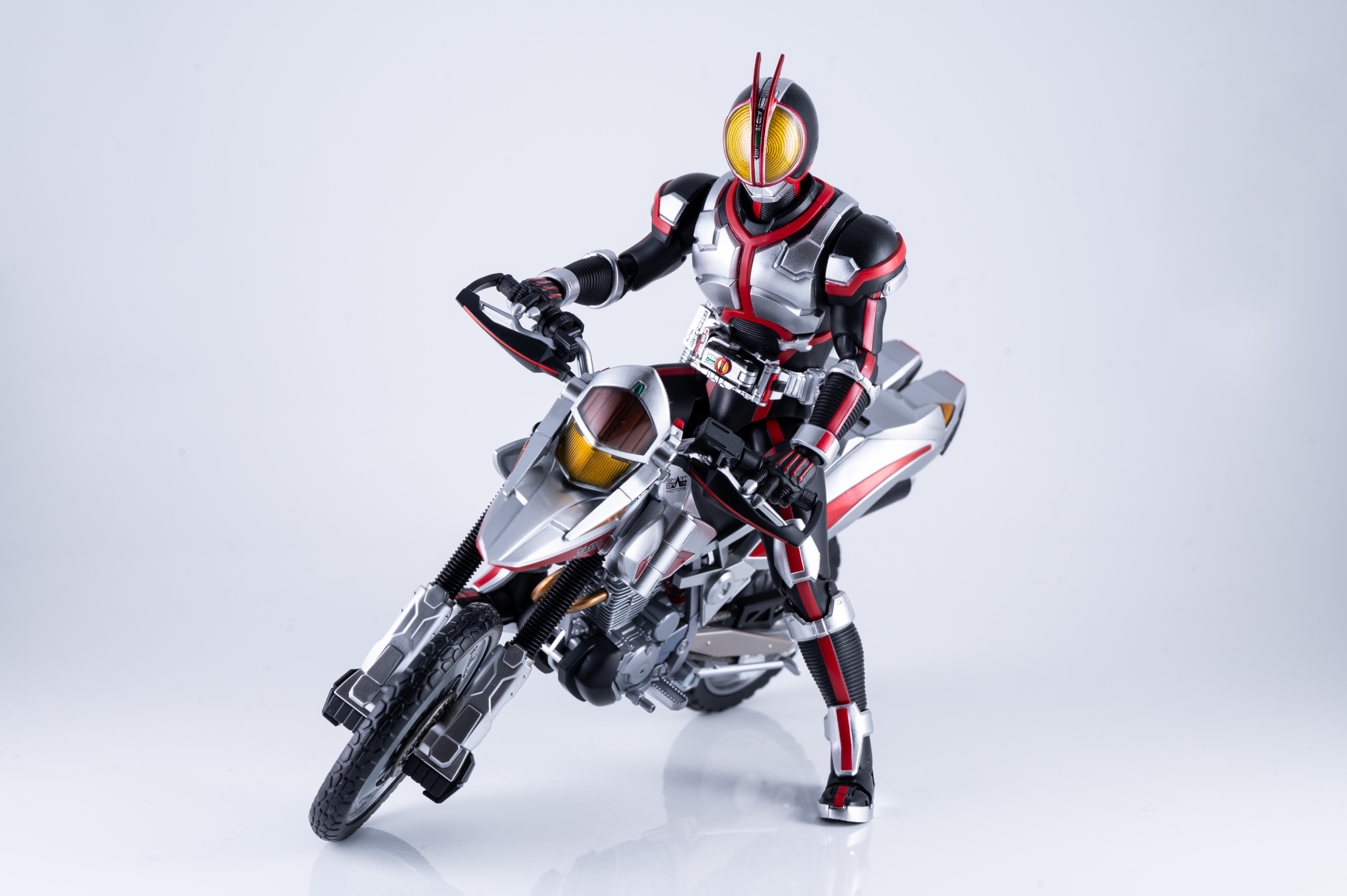 レビュー】S.H.figuarts オートバジン(ビークルモード) : 関節フィギュア庫