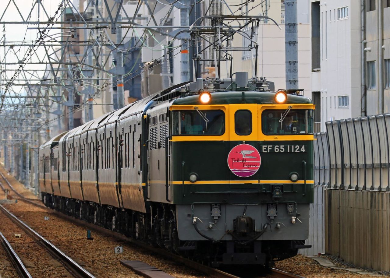 JR西日本 EF65-1124号機 トワイライト色牽引 「トワイライト