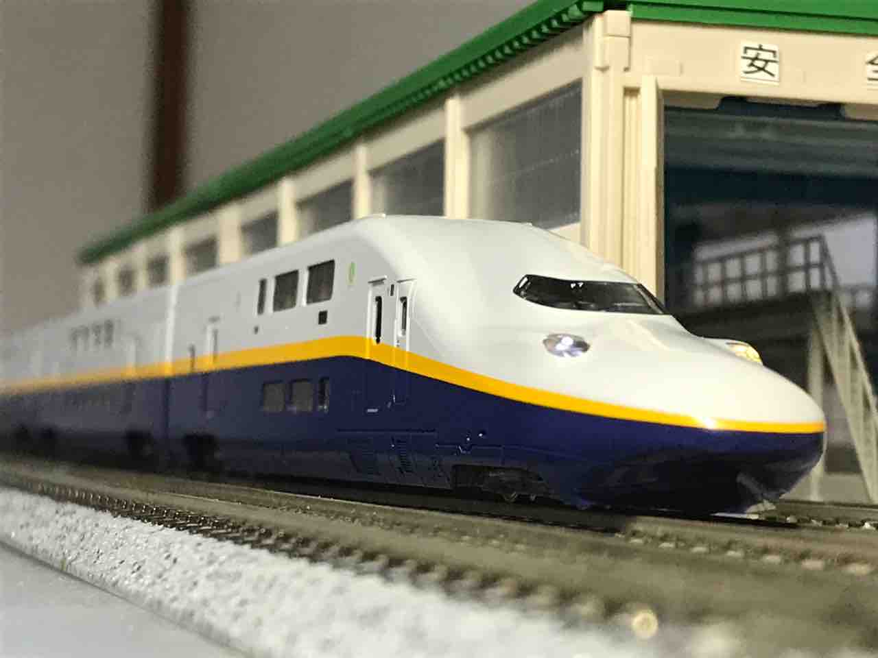 KATO E4系 Max 入線 : 夏島鉄道