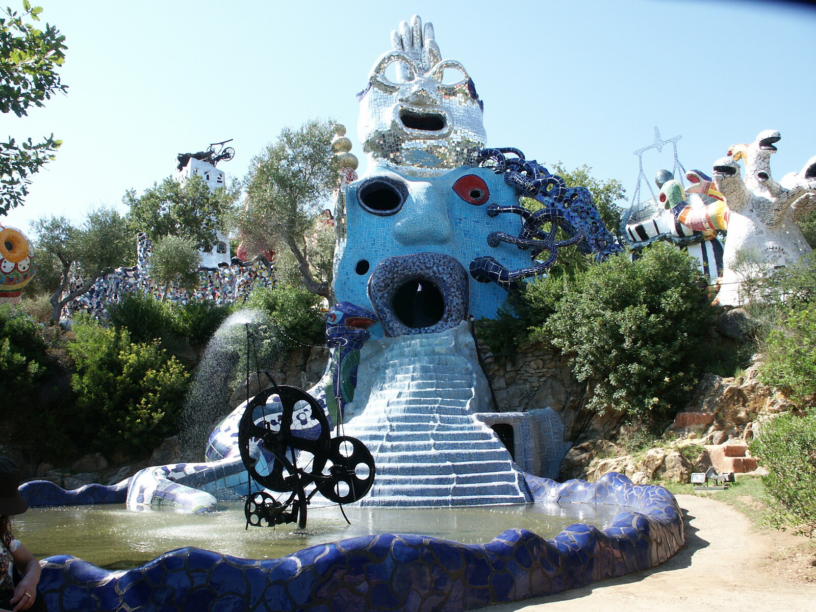 ニキ・ド・サンファルのタロット・ガーデン－2 マジシャン : 火（ホ