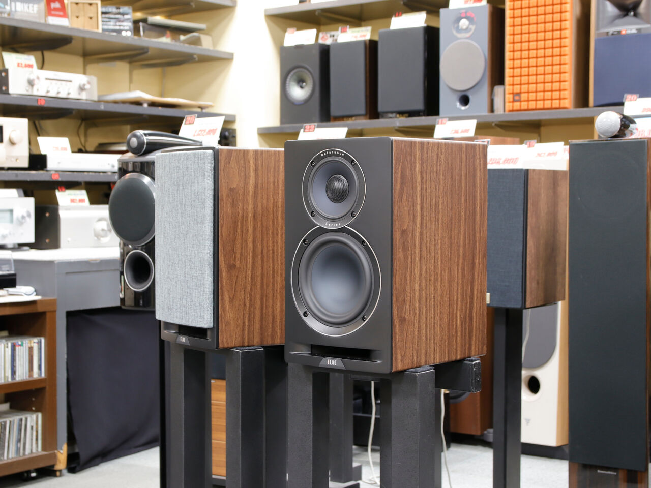 アンドリュー・ジョーンズ氏、最後のELAC！UBR62の展示を開始しました