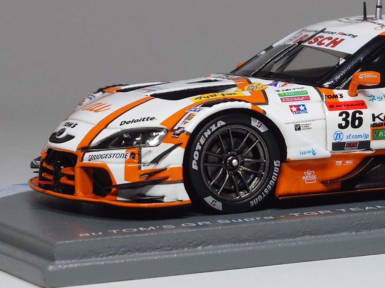 TOM'S GR Supra ミニカー 2023 限定版 1/18 受注限定 au TOM'S GR