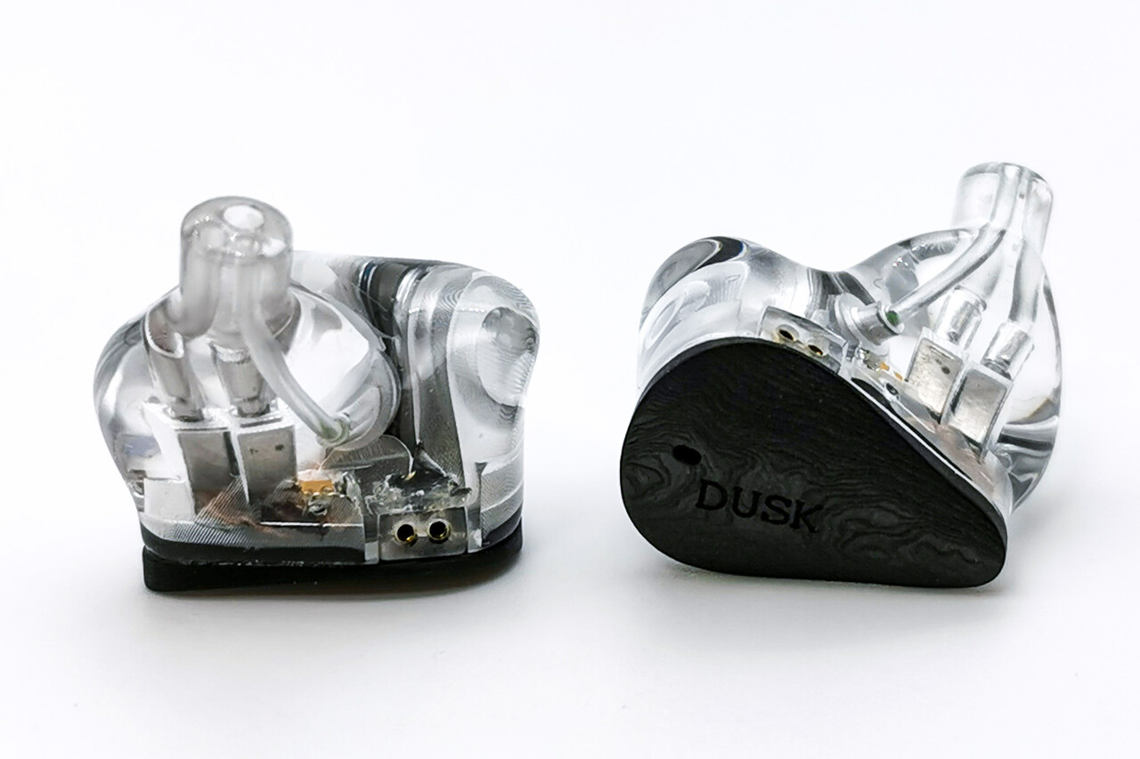 棚からレビュー】 「MOONDROP x Crinacle DUSK」 クールな外観に2DD+