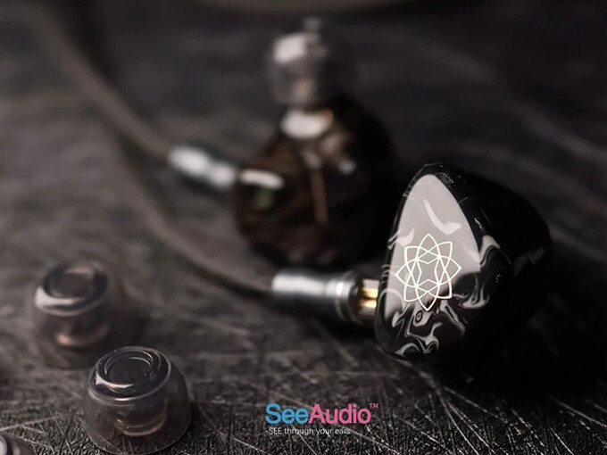 See Audio Bravery」 落ち着いたシェルデザインに付属する高級ケーブル