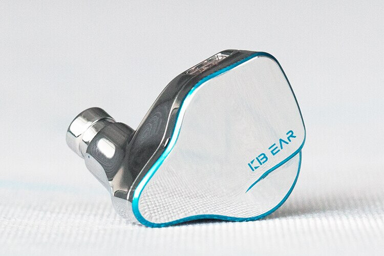 KBEAR Aurora」 美しいクロームデザインに高い分離性と解像感を持つ