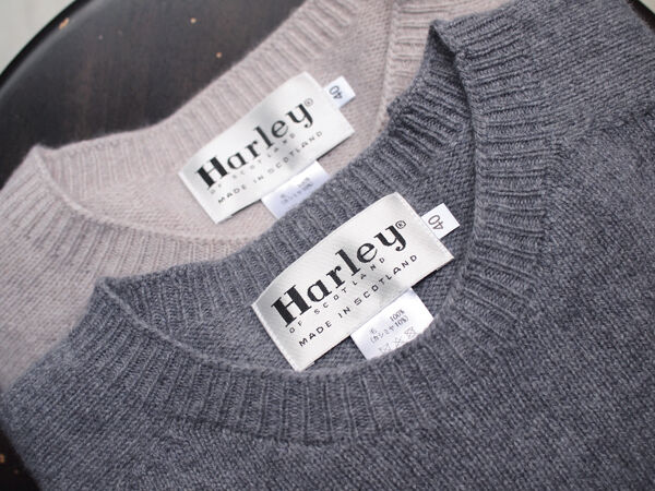 Harley OF SCOTLAND】MERINO × CASHMERE SWEATER. 肌寒い季節に最高の