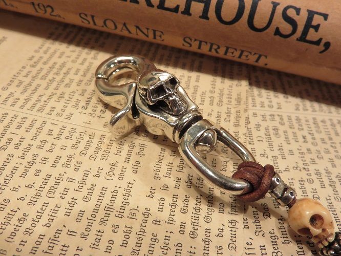 あの海賊達も愛用のキーチェーン入荷しました！！ : CHARCOAL*GREEN