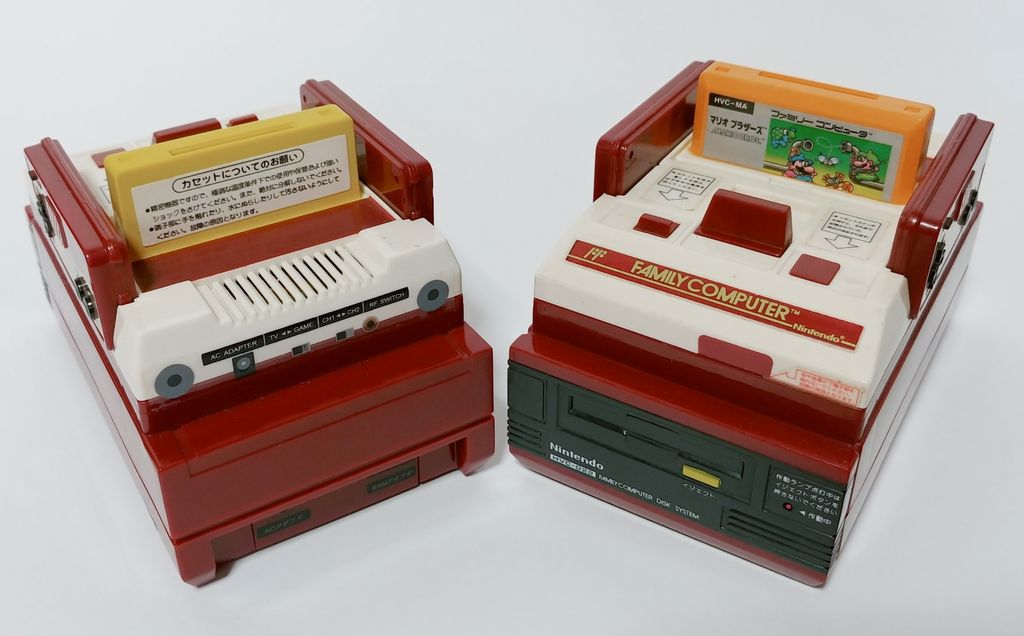 2005年 ファミコンバンク Nintendoファミコン型音声貯金箱 ファミリー