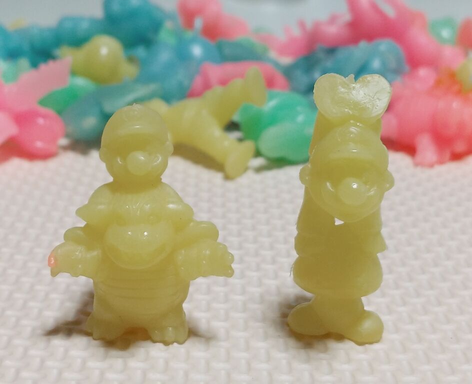 纏め開封&複製日記 ファミコンチョコ メトロイド ギガ パーツ 蓄光