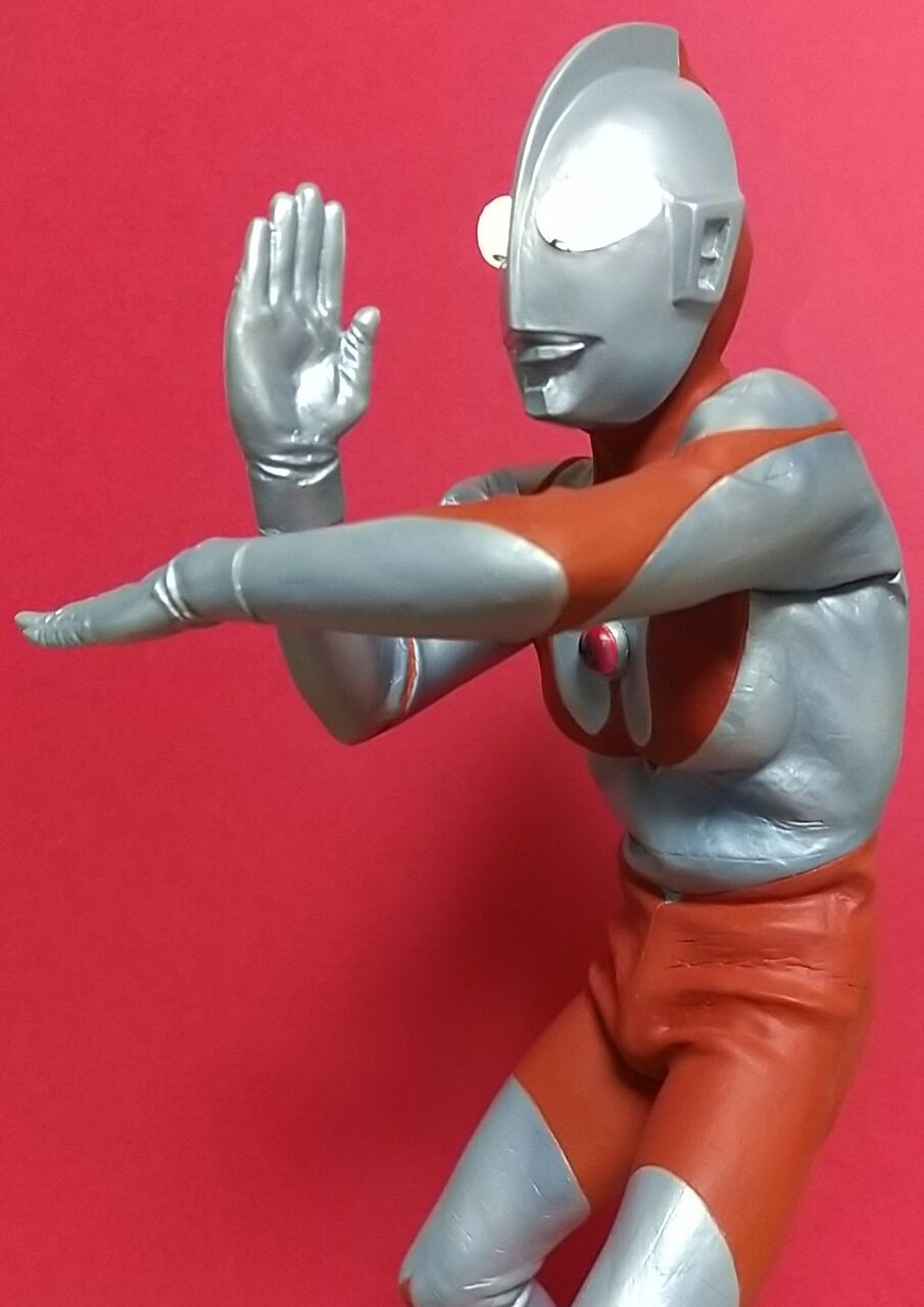 目の発光やカラータイマーの赤点滅も再現】大怪獣シリーズ