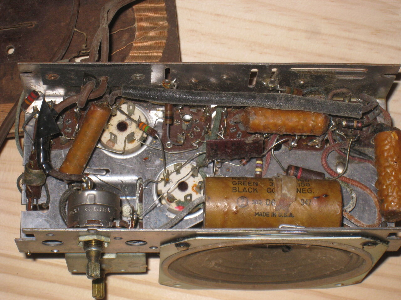 米MOTOROLA社 真空管ラジオの修理・・・①分解 : 真空管ラジオ修理