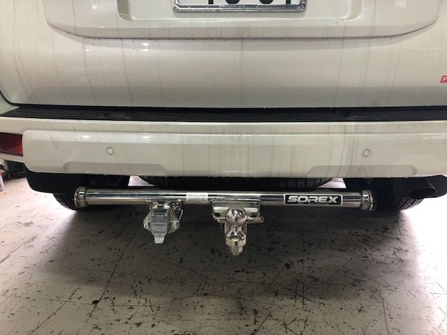 ヒッチメンバー取り付け作業。トヨタランドクルーザープラド150系×2台