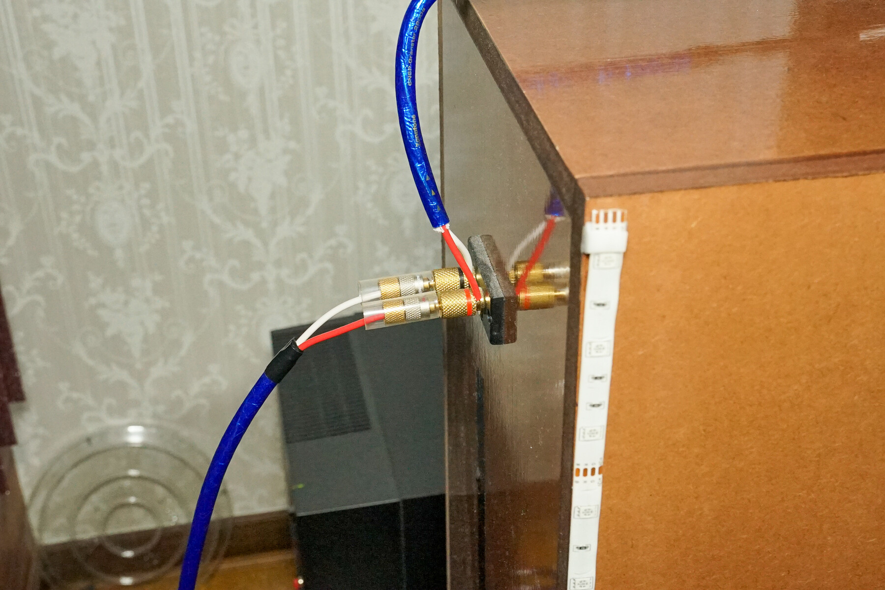 バナナプラグを Oyaide オヤイデ SRBN に交換しました : 趣味の「写真