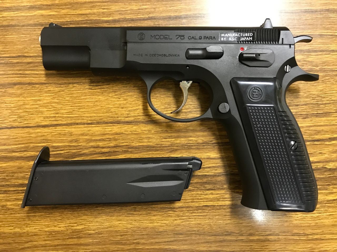 エアガンレビュー】CARBN8 CZ75 2nd Version CO2-GBB : Bravo1は自重で