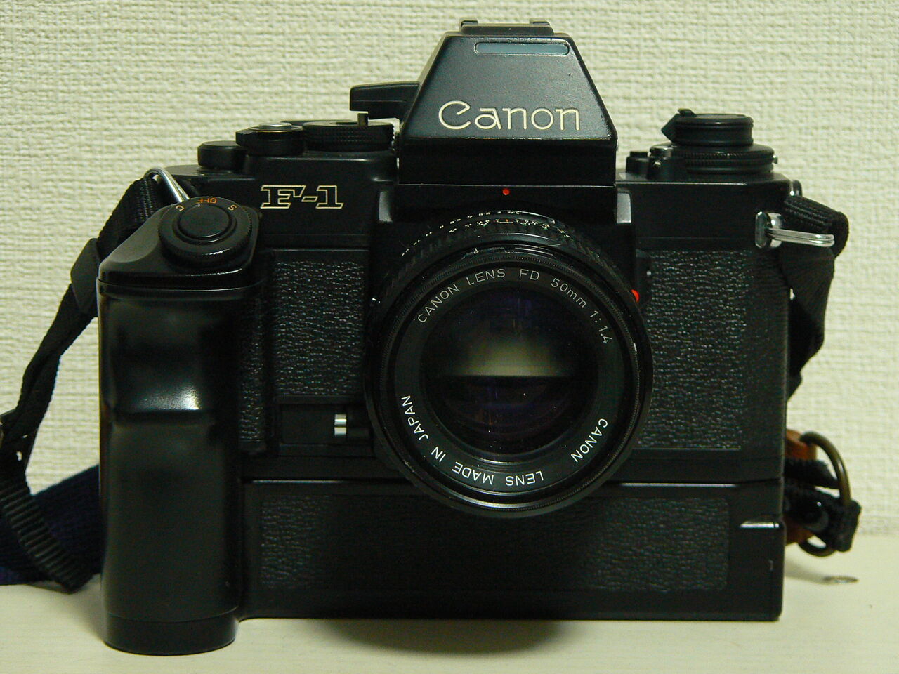 第383回目 キヤノンNew F-1 : ポンコツとうさんの「カメラの写真」