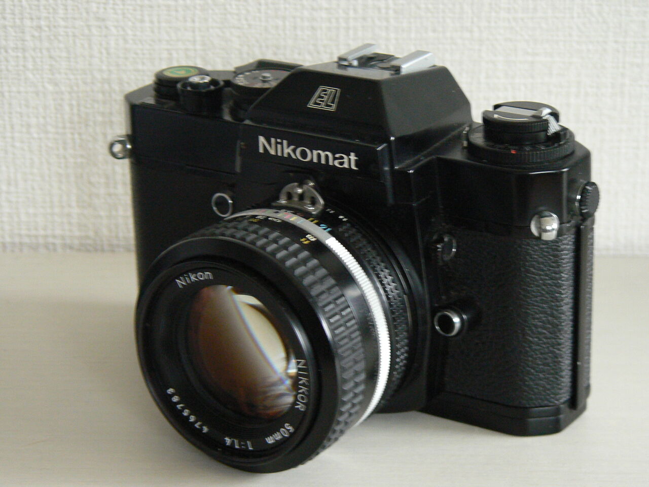 第386回目 ニコマートEL : ポンコツとうさんの「カメラの写真」