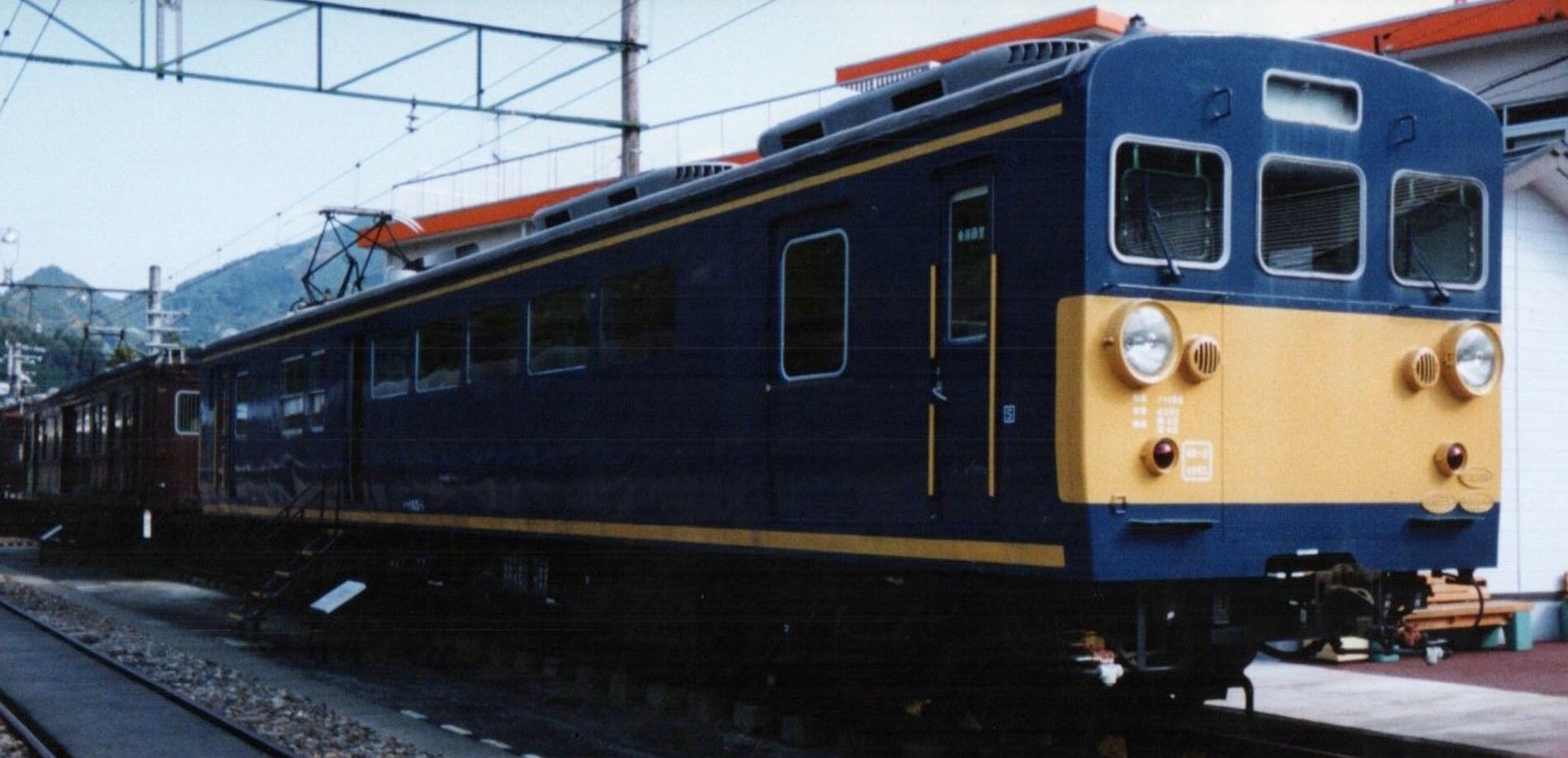 魅惑の珍車「クヤ165」事業用車【名カキ】～室内に制御機器類がある無