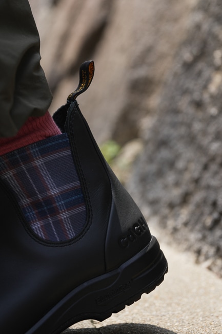 COMME des GARCONS HOMME流のサイドゴアブーツ。