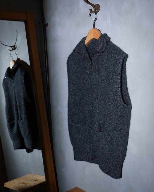 MAATEE&SONS CASHMERE 強圧縮ZIP VEST [CHARCOAL杢/NATURAL BROWN]