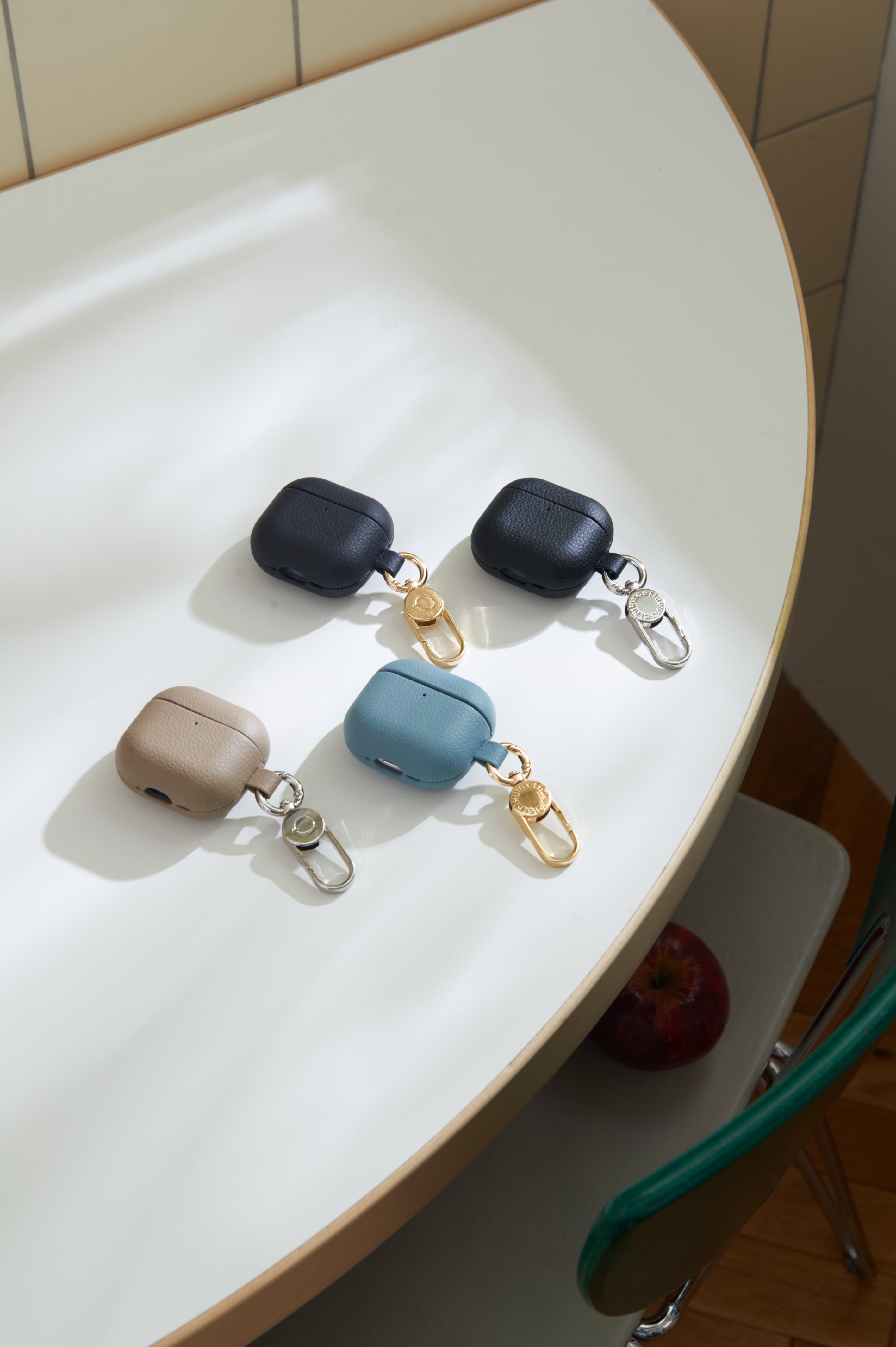 AirPods Pro 4 ケース｜名入れ刻印対応・国産アップルレザー | LOVST TOKYO