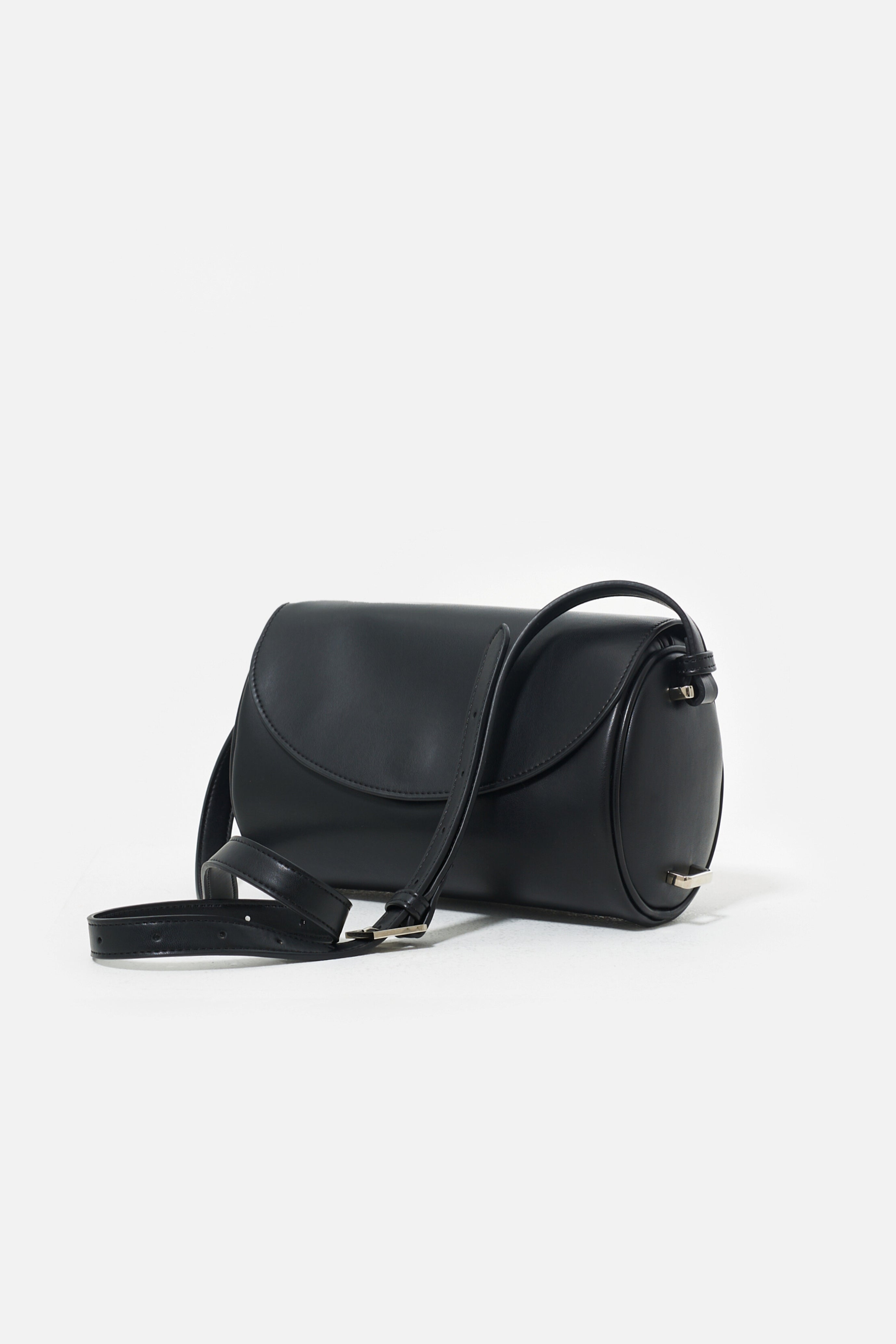 国産アップルレザー製「Apple 2Way Half-moon Bag」| LOVST TOKYO