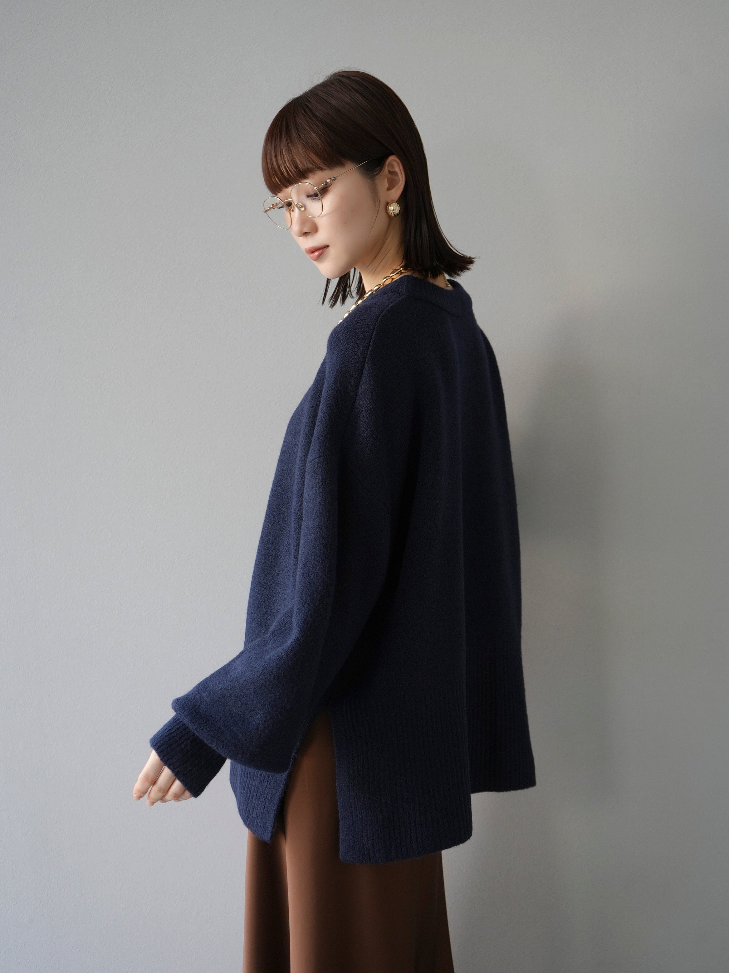 予約]サイドスリットクルーネックニットプルオーバー/ネイビー – Lumier