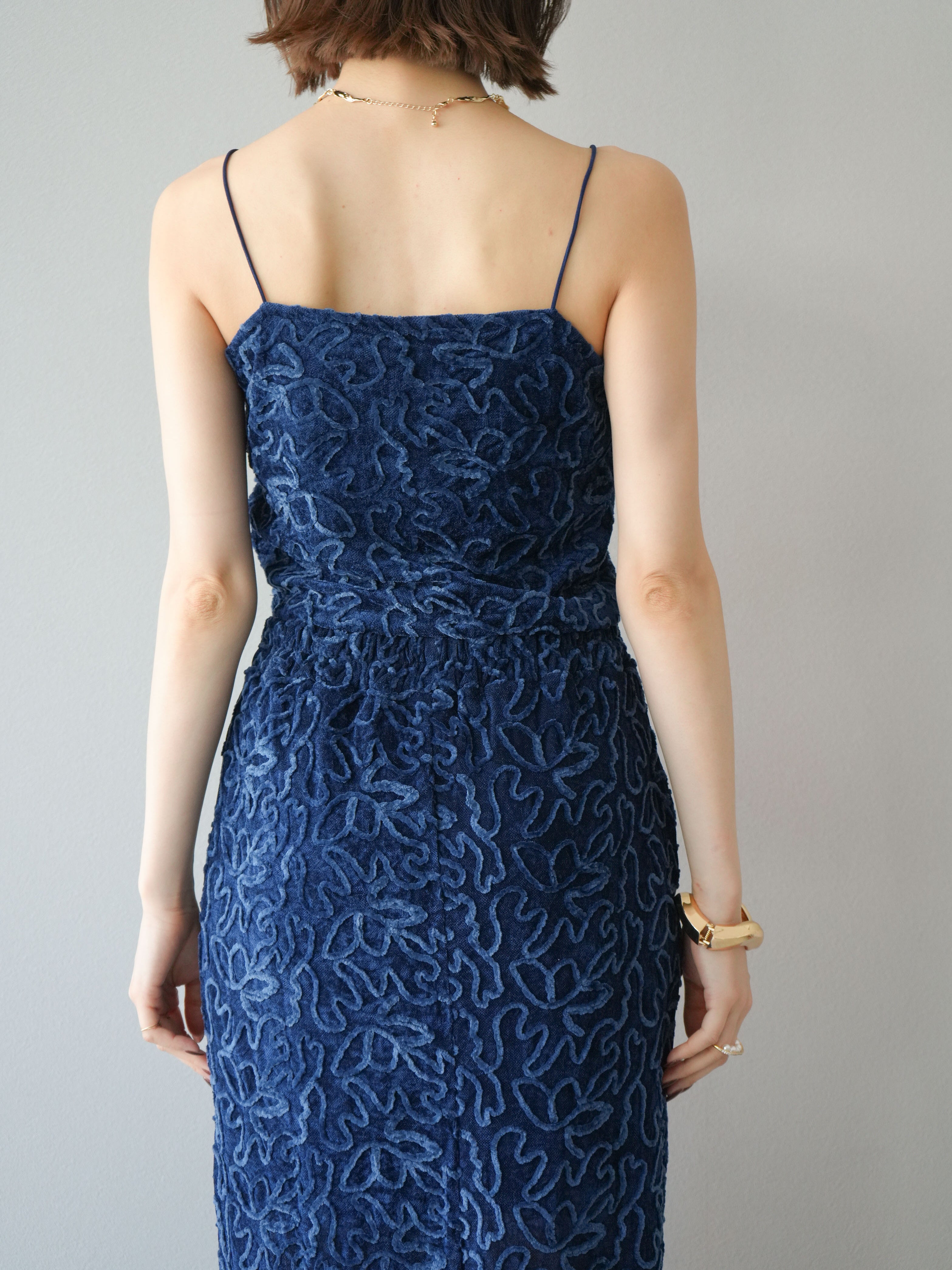 予約]パイピングフラワーシアーベロアキャミソール/ネイビー – Lumier