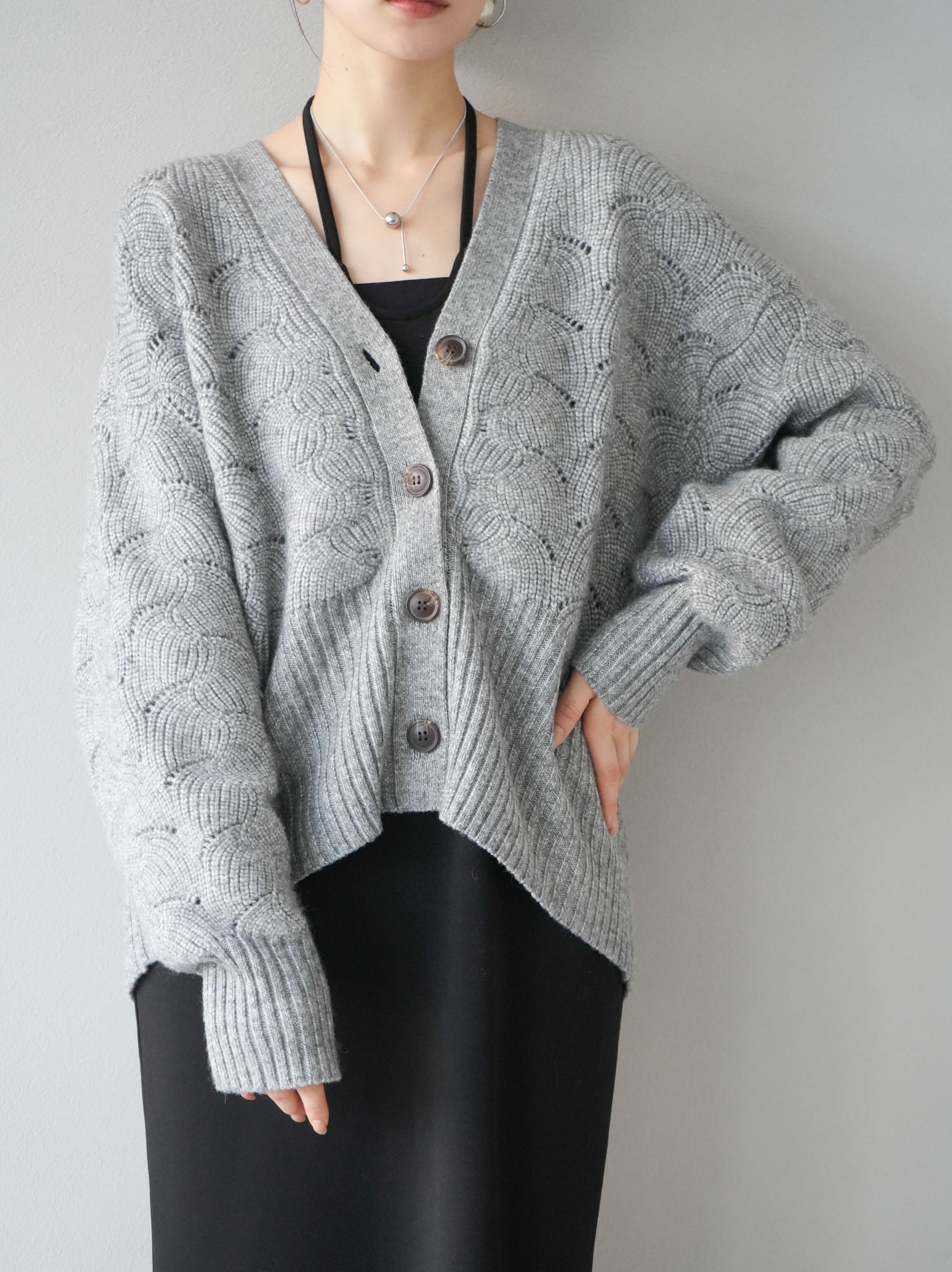 予約]ウェーブ編みVネックニットカーディガン/グレー – Lumier