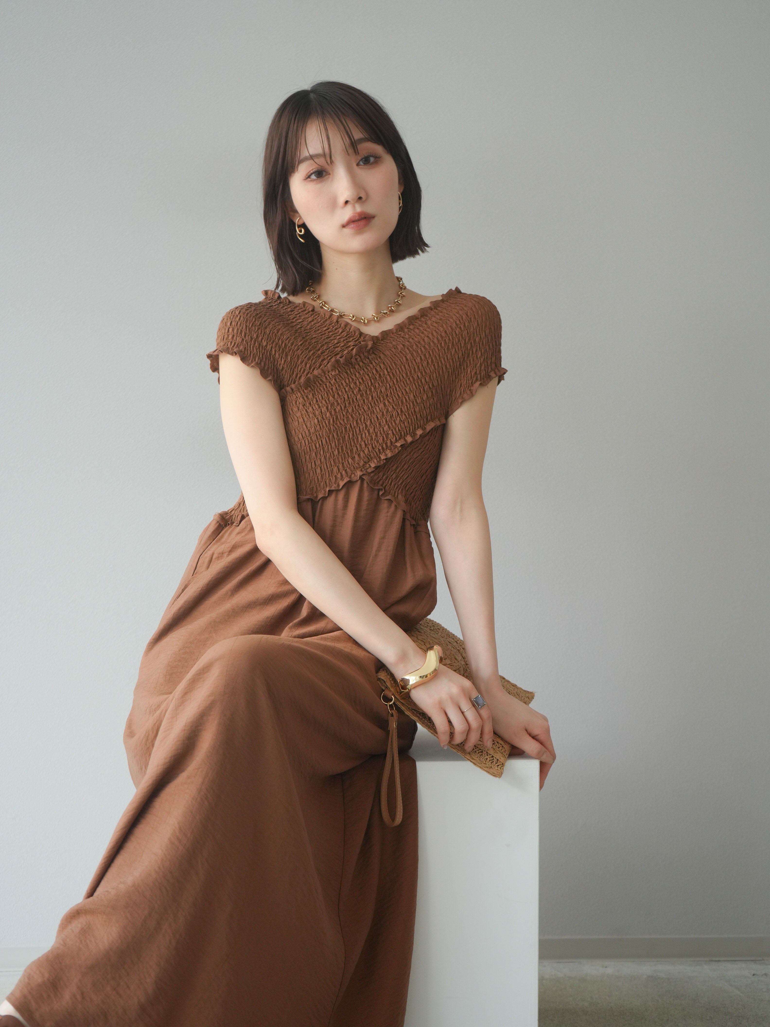 予約]シャーリングクロスワンピース/ブラウン – Lumier