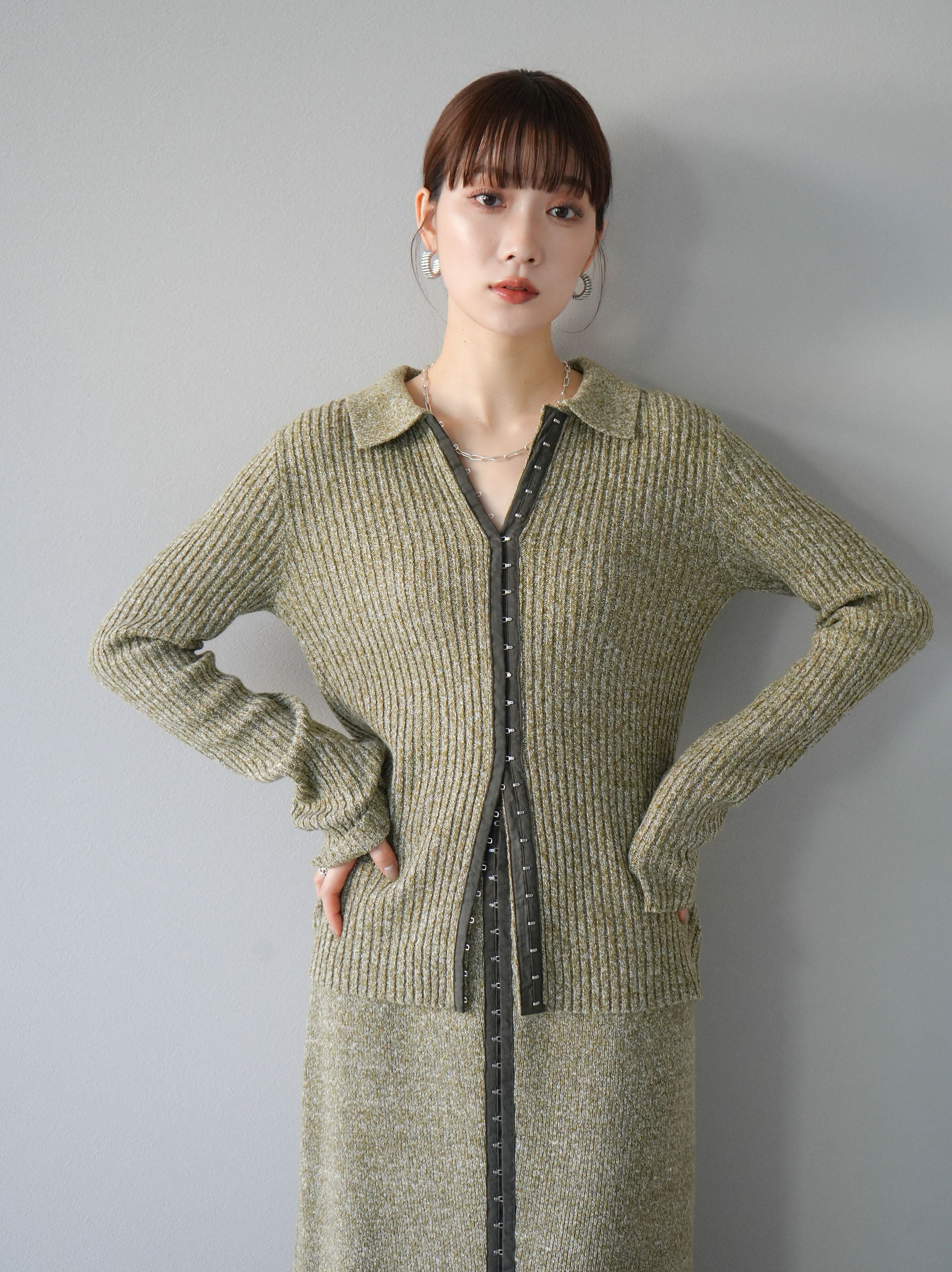 予約]ホックディティール襟付きニットカーディガン/グリーン – Lumier