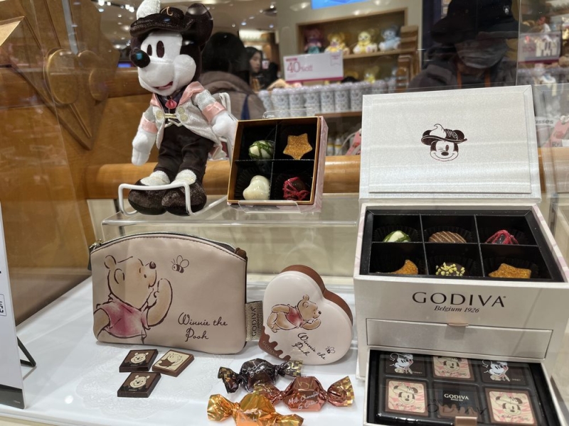 ディズニーストア×ゴディバ バレンタイン2024】3段ボックススイーツ
